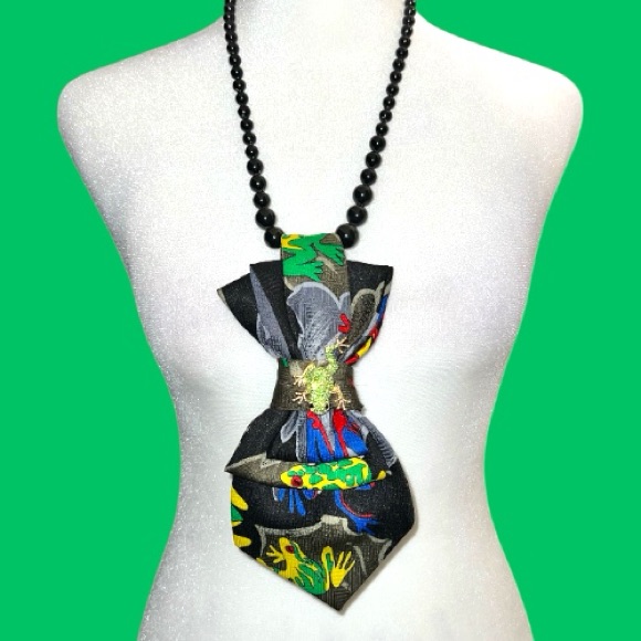 Dainty DapperColorful Patterned Necktie Necklace With Frog Design And Brooch 26$